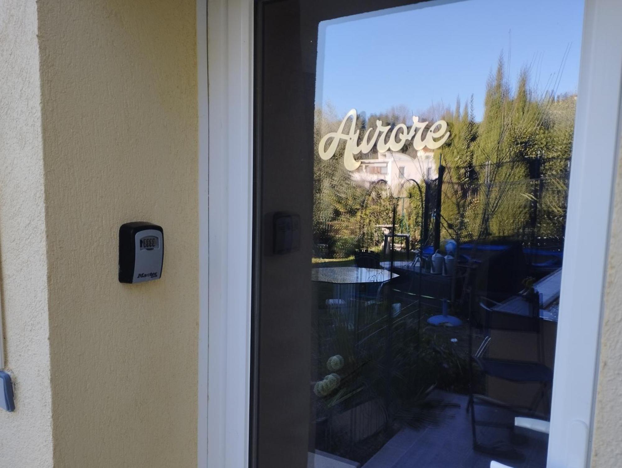 Appartement Aurore En Rez De Jardin Avec Parking Gratuit Vence Eksteriør bilde